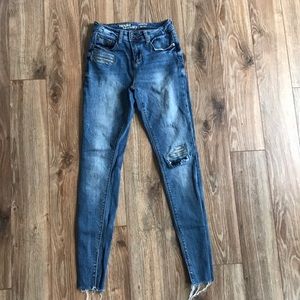 SOLD Hippie Laundry Distressed Skinny size 26